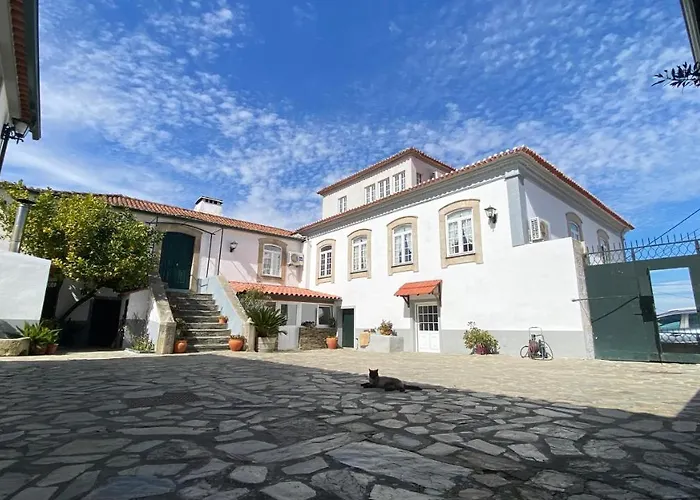 Quinta Da Casa Cimeira, Guest House, Wines & Food Фермерский дом Валенса-ду-Дору